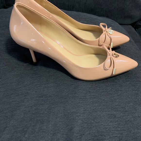 Shoes - Picture 2 of 4